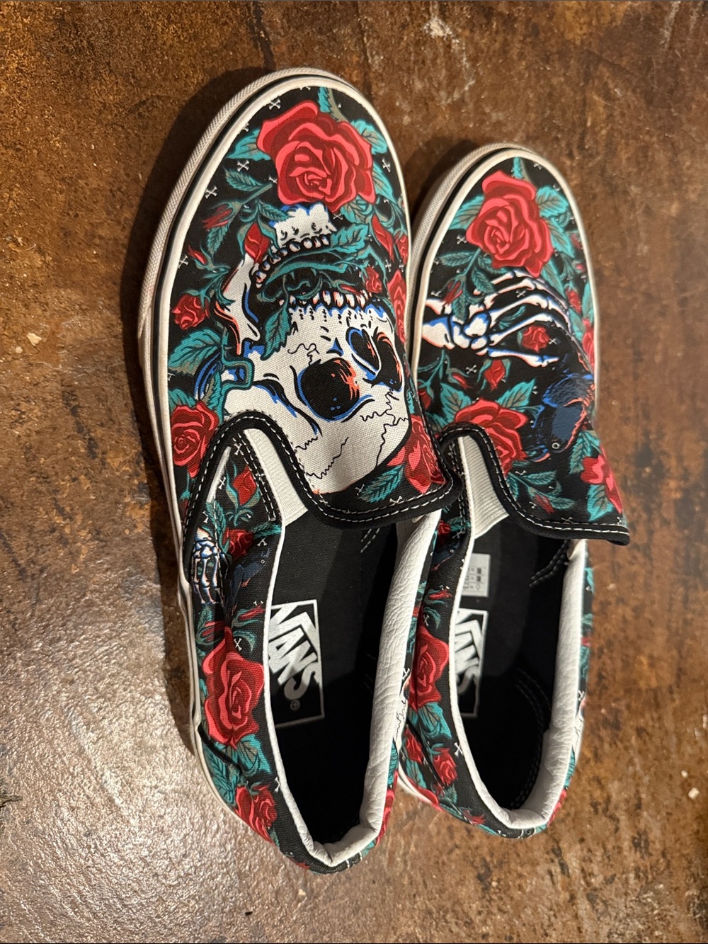 Vans mens Slip-On Sneakers Rose Skulls Size 10